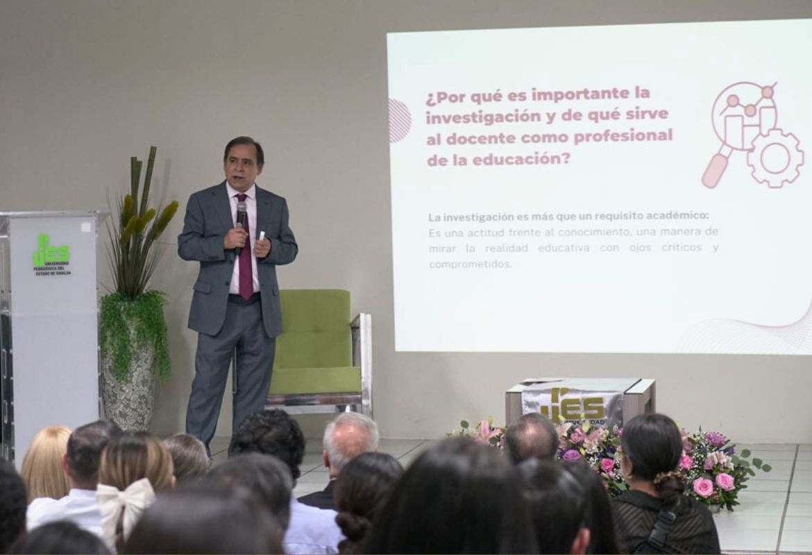 Conferencia magistral el Dr. Mario Alberto Morales Acosta, Director de la Unidad Mazatlán.